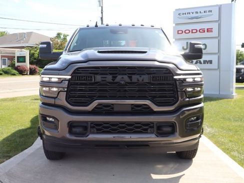 Used 2025 RAM 3500 Laramie AWD/4WD image 7