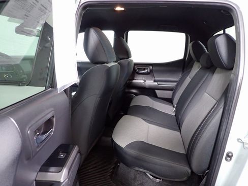 Used 2023 Toyota Tacoma TRD Off-Road image 28