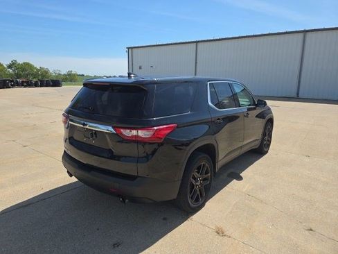 Used 2020 Chevrolet Traverse LS w/ LPO, Blackout Package AWD/4WD image 8