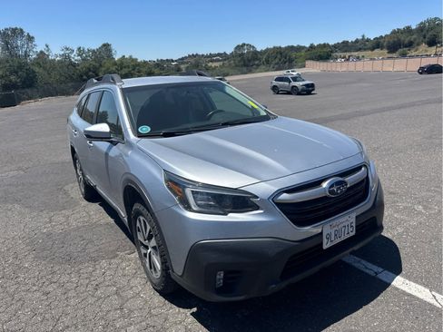 Used 2020 Subaru Outback Premium AWD/4WD image 3
