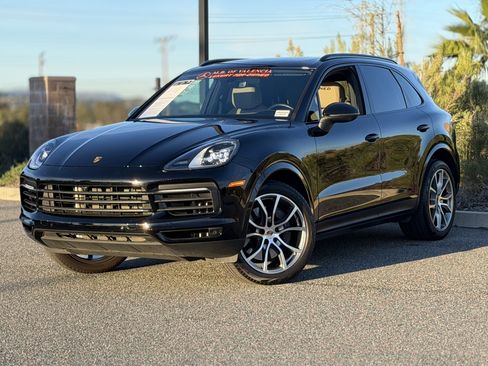 Used 2023 Porsche Cayenne image 2