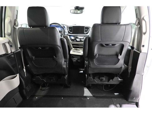 Used 2022 Chrysler Pacifica Touring-L FWD image 20