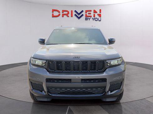 New 2025 Jeep Grand Cherokee L Altitude image 8