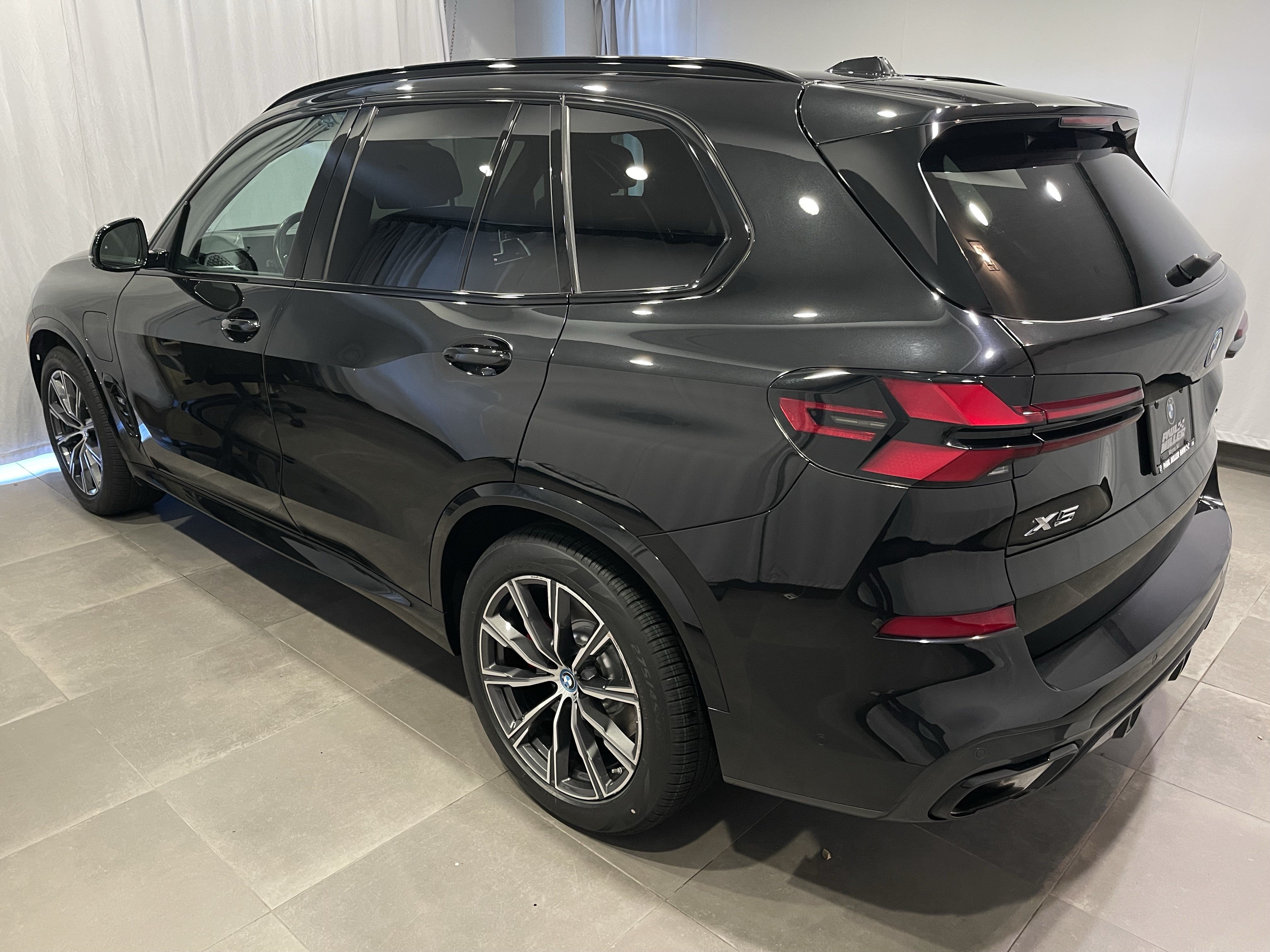 Certified 2024 BMW X5 xDrive50e w/ M Sport Package AWD/4WD image 4
