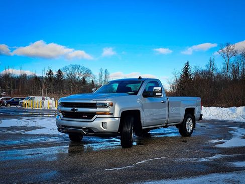 Used 2017 Chevrolet Silverado 1500 LT w/ LT Convenience Package image 8