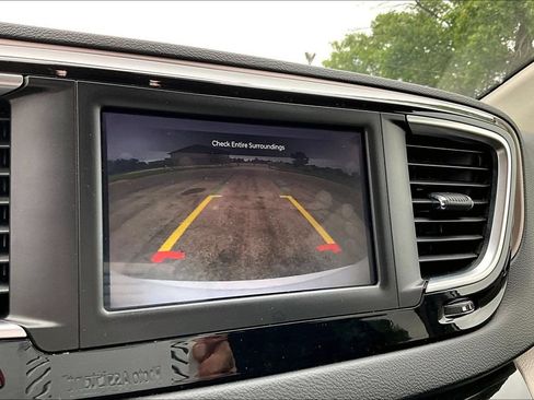 Used 2023 Chrysler Voyager LX FWD image 19