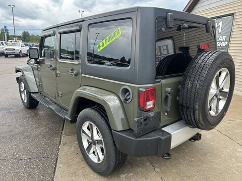 Used 2015 Jeep Wrangler Unlimited Sahara w/ Connectivity Group AWD/4WD image 7