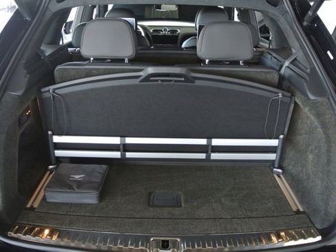 Used 2023 Bentley Bentayga AWD/4WD image 12