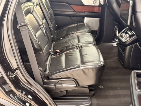 Used 2019 Lincoln Navigator Reserve image 15