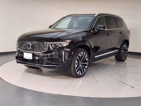 Used 2025 Volvo XC90 B5 Plus image 1