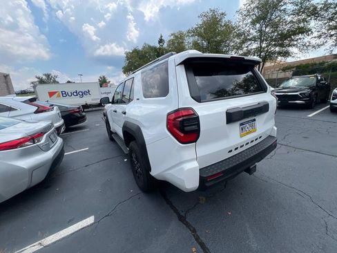 Used 2025 Toyota 4Runner SR5 AWD/4WD image 5