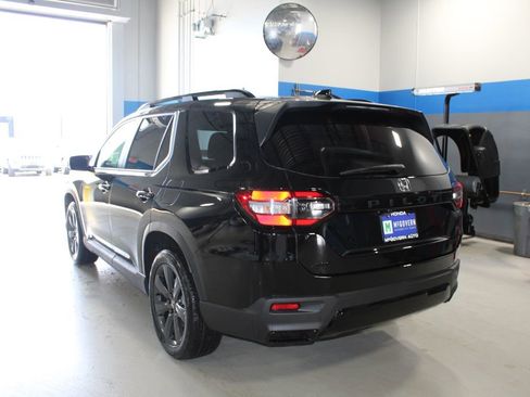 New 2026 Honda Pilot Sport image 9