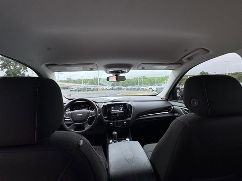 Used 2018 Chevrolet Traverse LS FWD image 9
