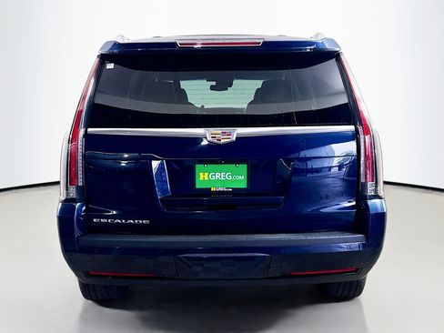 Used 2018 Cadillac Escalade Premium Luxury image 8