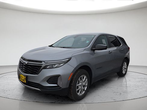 Used 2024 Chevrolet Equinox LT w/ LPO, Blackout Package AWD/4WD image 8