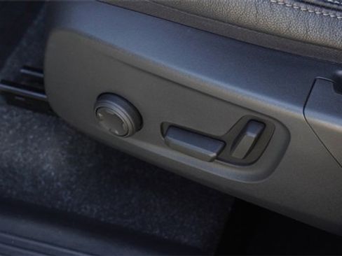 Used 2021 Volvo XC40 T5 Inscription w/ Advanced Package image 21