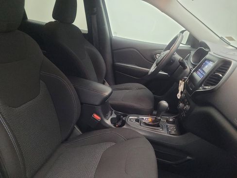 Used 2019 Jeep Cherokee Latitude w/ Popular Appearance Group AWD/4WD image 21
