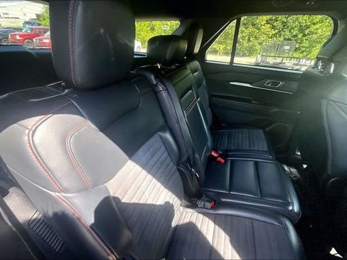 Used 2025 Ford Explorer ST-Line w/ ST-Line Street Pack AWD/4WD image 25