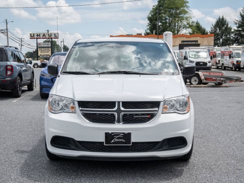 Used 2018 Dodge Grand Caravan SE w/ UConnect Hands-Free Group FWD image 5