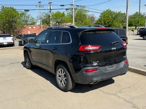Used 2018 Jeep Cherokee Latitude Plus AWD/4WD image 8