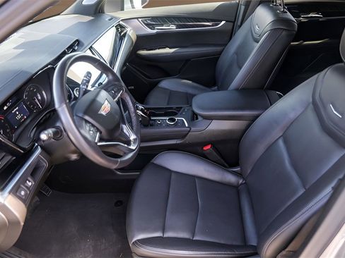 Used 2025 Cadillac XT6 Premium Luxury image 9