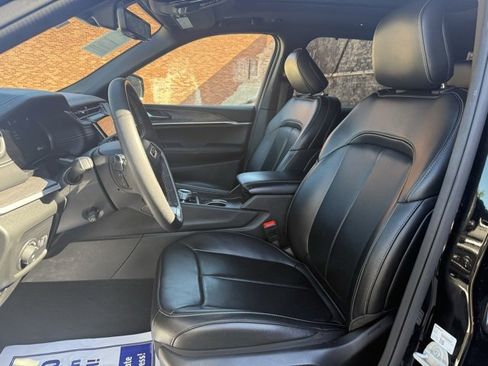 Used 2024 Jeep Grand Cherokee L Limited w/ Luxury Tech Group II image 11