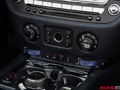 Used 2021 Rolls-Royce Dawn image 27