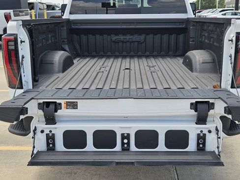 Used 2024 GMC Sierra 2500 AT4 w/ AT4 Premium Plus Package AWD/4WD image 17