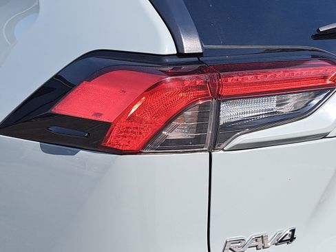 Used 2020 Toyota RAV4 XLE image 30