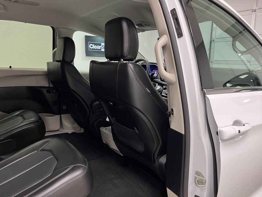 Used 2024 Chrysler Pacifica Touring-L FWD image 53