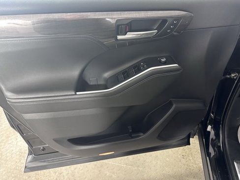 Used 2023 Toyota Highlander Limited image 21