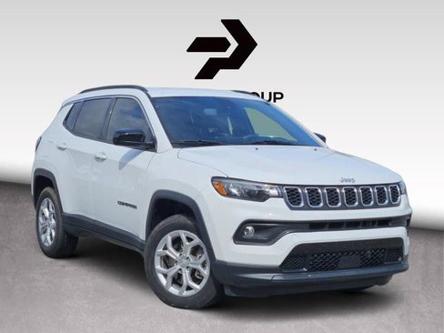 Used 2024 Jeep Compass Latitude AWD/4WD image 1