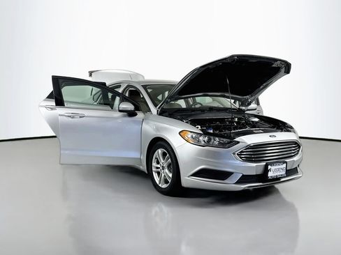 Used 2018 Ford Fusion SE FWD image 16