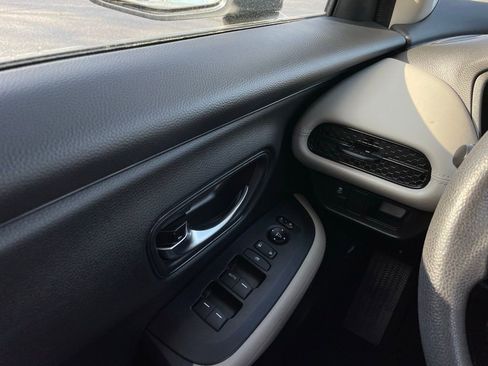 Certified 2024 Honda HR-V LX image 22