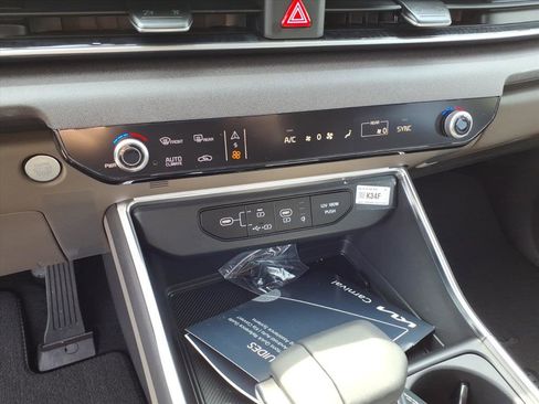 New 2026 Kia Carnival EX image 23