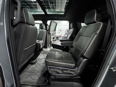 Used 2025 Chevrolet Suburban Premier w/ Sun And Tow Package AWD/4WD image 11