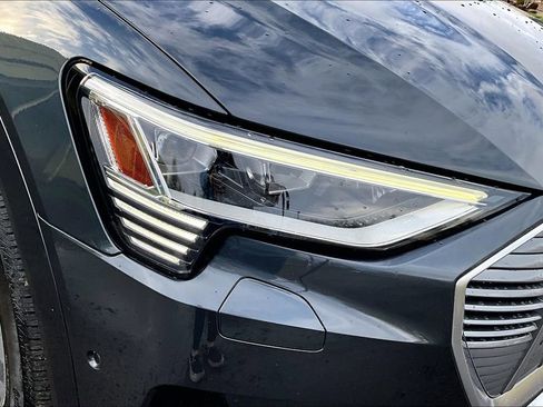 Used 2019 Audi e-tron Prestige w/ Prestige Package AWD/4WD image 27