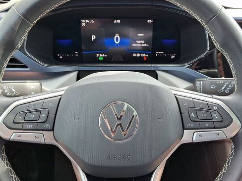 Used 2023 Volkswagen Taos SE w/ Panoramic Sunroof Package image 19