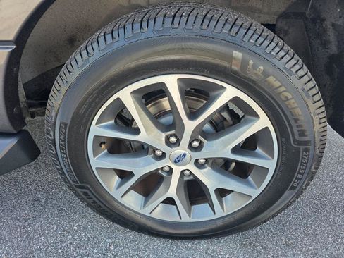 Used 2016 Ford Expedition EL XLT w/ Equipment Group 202A RWD image 20