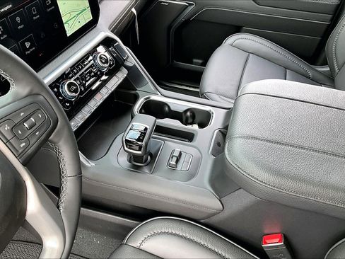 New 2026 GMC Sierra 1500 Denali w/ Denali Reserve Package AWD/4WD image 8