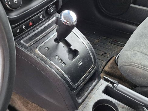 Used 2015 Jeep Patriot Latitude AWD/4WD image 7