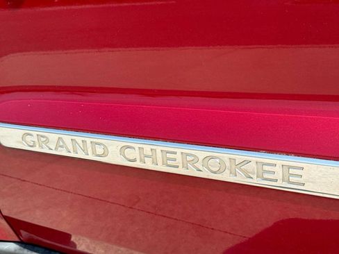 Used 2011 Jeep Grand Cherokee Limited AWD/4WD image 12