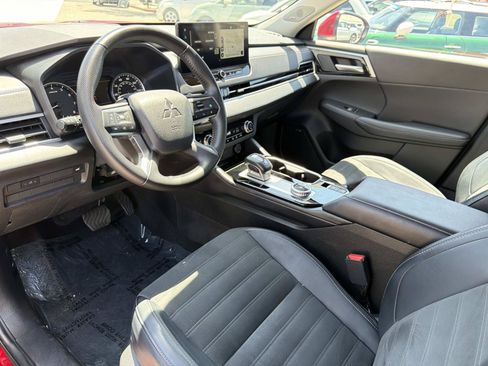 Used 2025 Mitsubishi Outlander SE FWD image 13
