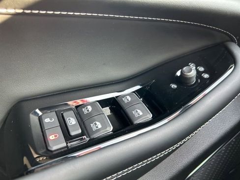 Used 2024 Jeep Grand Cherokee Overland image 17