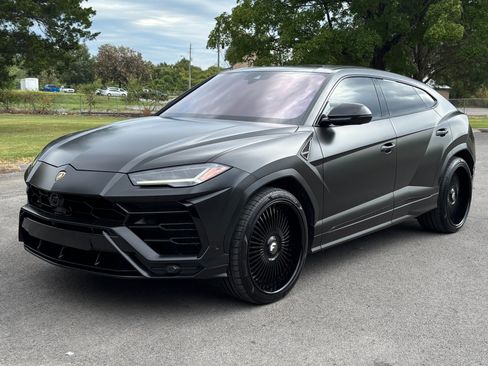 Used 2020 Lamborghini Urus AWD/4WD image 2