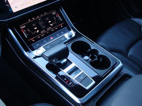 Used 2019 Audi Q8 Premium w/ Convenience Package image 17