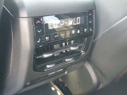 Used 2023 Jeep Grand Cherokee Summit AWD/4WD image 12