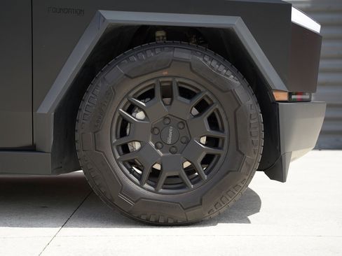 Used 2024 Tesla Cybertruck AWD Crew Cab image 2