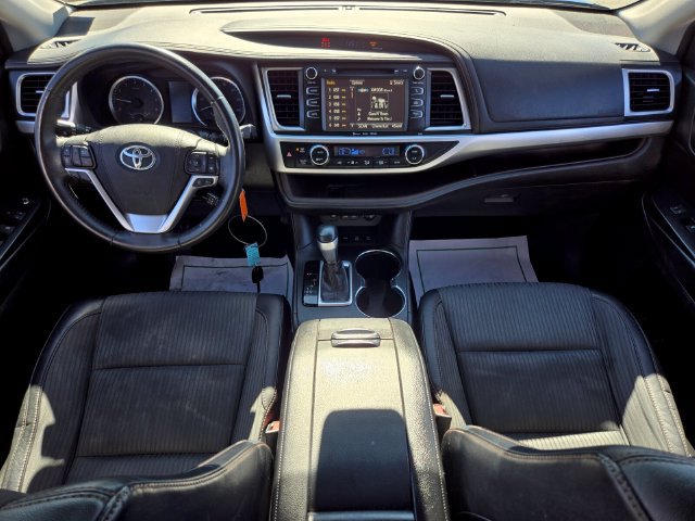 Used 2019 Toyota Highlander Plus AWD/4WD image 14