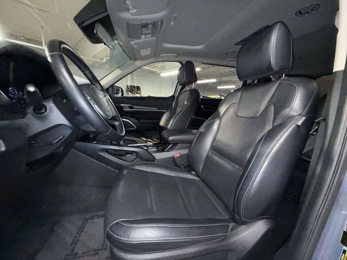 Used 2022 Kia Telluride S image 2